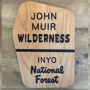Letrero del bosque nacional Inyo de John Muir Wilderness hecho a mano en Montana