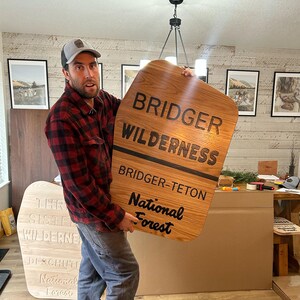 Letrero oficial personalizado Big Wilderness (roble blanco)