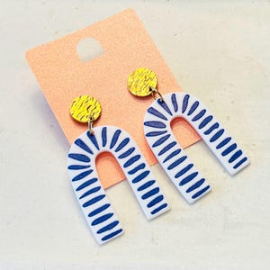 Orecchini a bottone unici con pendente, orecchini pendenti dorati, orecchini blu, orecchini pendenti blu, orecchini vistosi, leggeri, gioiello portafortuna