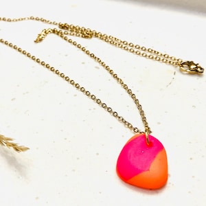 Delicate glowing necklace with pendant, neon colors, necklace for women, statement necklace neon, link chain gold-colored stainless steel, lucky jewel