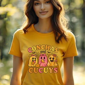 Camiseta de Halloween de conchas y cucuyes / Linda camiseta de fantasma de pan dulce / Divertida camiseta latina de Halloween / Camiseta con vibras del Día de los Muertos