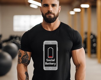 Camiseta divertida para introvertidos, camiseta con baja batería social, camiseta con humor antisocial, camiseta con gráfico de "Cansado de la gente", camiseta de salud mental