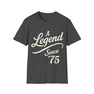 Camiseta &quot;Una leyenda desde [tu año]&quot; / Camiseta de cumpleaños personalizada / Regalo de estilo vintage para él o ella