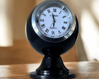 Sportgiftz Pool 8 Ball Desktop Clock