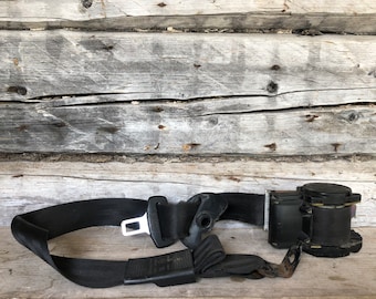 VW Volkswagen Golf Jetta MK3 Vento genuine original interior front left seat belt mechanism with buckle 1H4857705B