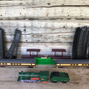 Vintage Retro style Railway station electric motor Locomotive passenger model train rail set 31 pieces