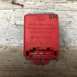 Volkswagen Passat B3 B4 Original HELLA A/C Climatronic Control de resistencia del motor del ventilador del calentador del control del climatizador 357907521