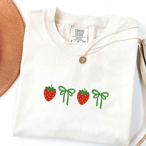 Embroidered Stawberry T-shirt, Cottagecore Embroidered Shirt, Floral Strawberry Tee, Embroidered Spring Summer Outfit, Berries Tshirt