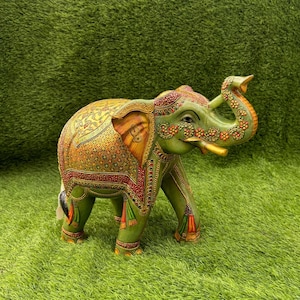 Estatua de elefante de jade verde: pan de oro de 24 quilates, decoración con piedras preciosas hecha a mano