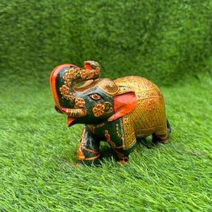 Estatua de elefante de jade y aventurina hecha a mano: decoración para el hogar con un toque dorado