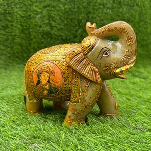 Estatua de elefante de jade verde hecha a mano con pan de oro de 24 k