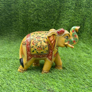 Estatua de elefante de jade verde: pan de oro de 24 quilates, decoración con piedras preciosas hecha a mano