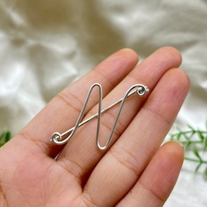 Broche con iniciales personalizado para novios, letras iniciales de plata para hombres, broche de boda personalizado, joyería para padrinos de boda, broche con nombre personalizado, regalos