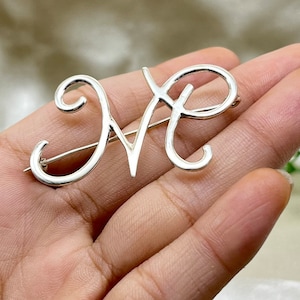 Broche con iniciales personalizado para novios, letras iniciales de plata para hombres, broche de boda personalizado, regalos de joyería para padrinos, broches personalizados para mujeres