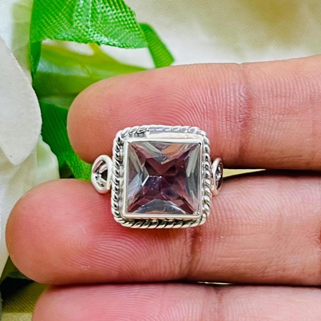 Bague en argent et cristal de quartz rose naturel en argent