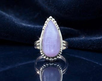 Anillo artesanal de plata de ley 925 con kunzita rosa – Joyería con gema en forma de lágrima