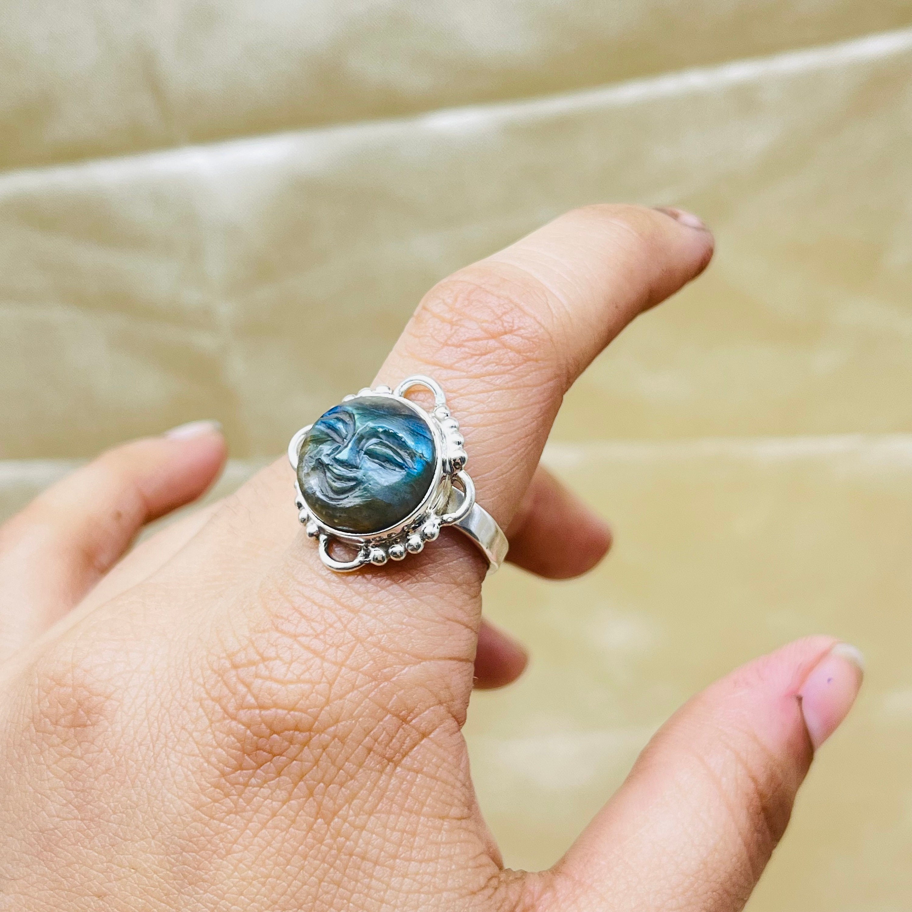 ラブラドライトのムーンフェイスリング、フェイスカービングの