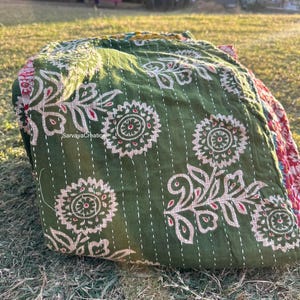 Lote al por mayor de colchas indias vintage Kantha, mantas reversibles hechas a mano, colchas de algodón, colchas bohemias