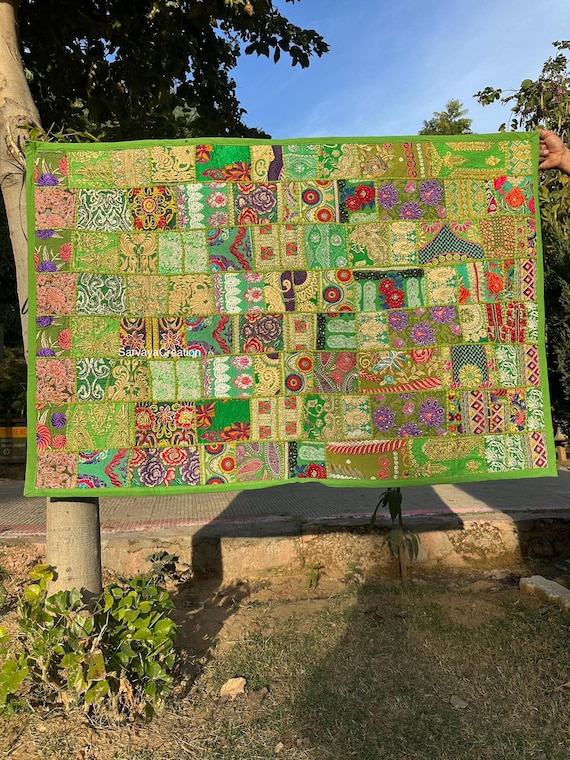 インド風重厚な刺繍の壁掛け ヴィンテージ サリー ザリ ワーク インド風重厚な刺繍の壁掛け ヴィンテージ サリー ザリ ワーク