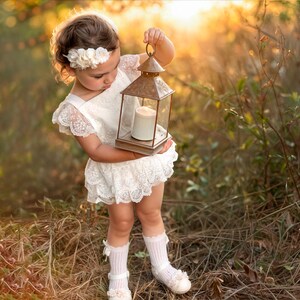 新生児から幼児 2T まで、女の子の 1 歳の誕生日、洗礼式ガウン、スマッシュ ケーキ衣装、結婚式に最適なホワイト ボヘミアン レース ドレス ロンパース & ストッキング