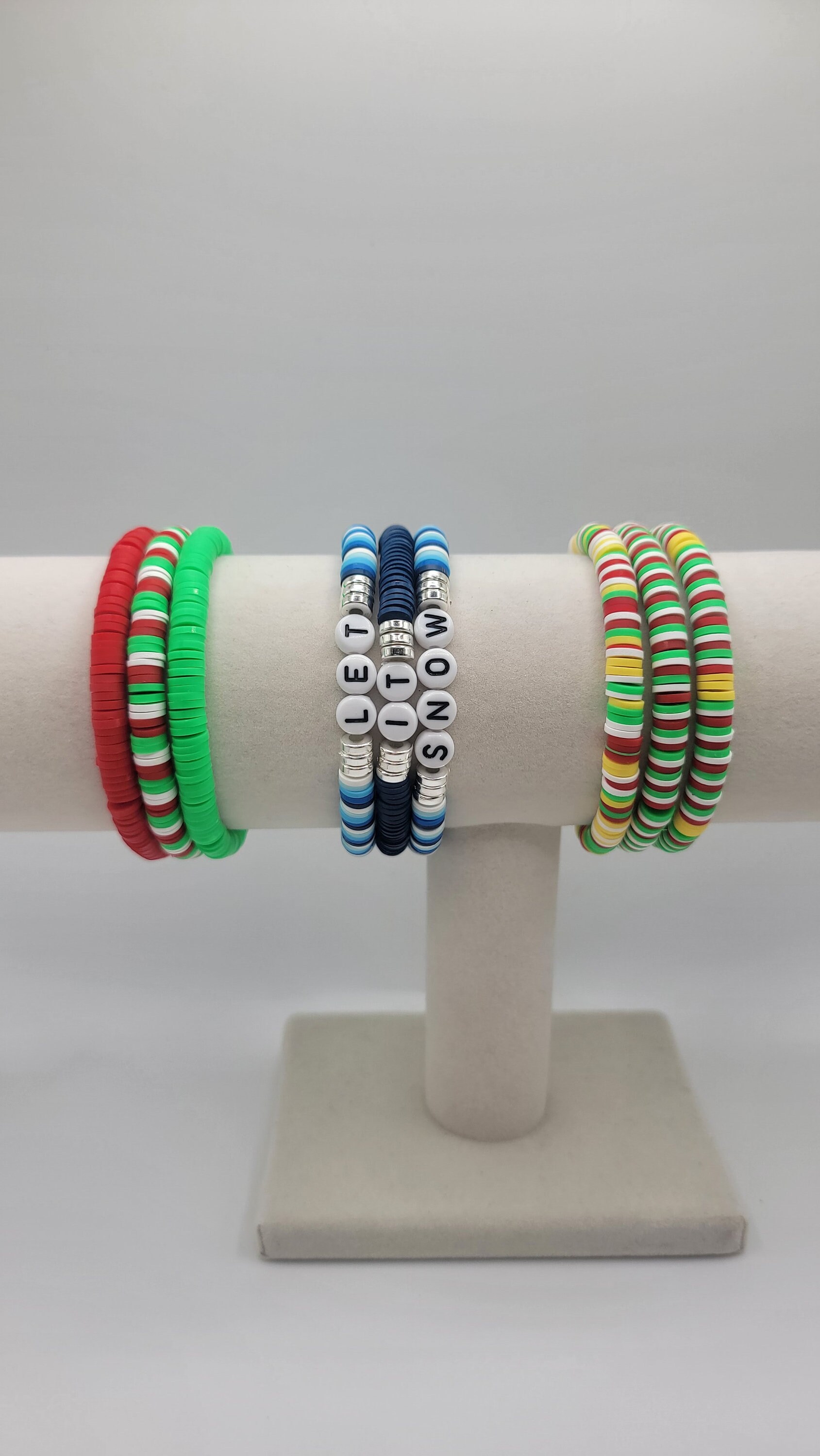 Set di 5 braccialetti natalizi da donna, con perline in argilla