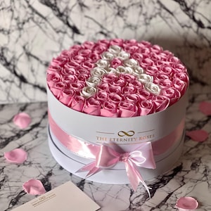 Caja de regalo de flores personalizada con iniciales del nombre - Hecha a mano en Grecia / Hecha a pedido con cualquier letra en inglés
