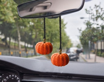 Gehäkelter Kürbis Autospiegel-Aufhänger: Halloween-Autoanhänger