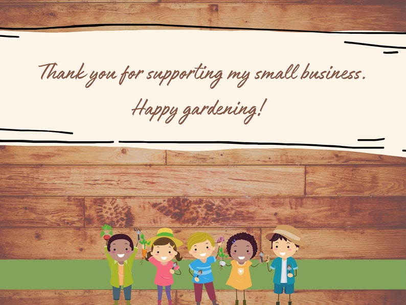 Puede incluir: Gracias por apoyar mi peque&ntilde;o negocio. &iexcl;Feliz jardiner&iacute;a! Ilustraci&oacute;n de seis ni&ntilde;os que sostienen herramientas de jardiner&iacute;a y plantas.