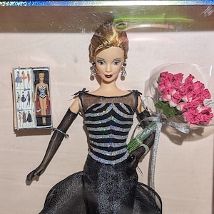 40th Anniversary Barbie (1999) #21384 - Celebrating Four Decades of Elegance in Original Packaging