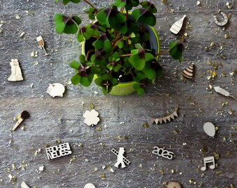 Pack of 36 New Year's Eve scatter decorations "Mix"