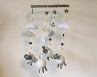 Schafe und Wolken Baby Mobile, Gender Neutral Baby Mobile, Kinderzimmer Accessoires, Geschenkideen zur Babyparty, handgemachte Baby Mobile