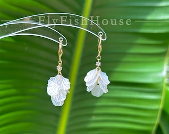Handmade Shell Flower Dangle Earrings,Seashell Floral Drop Earrings,Minimal Beach Vacation Jewelry,Boho Accessory, Unique Handcrafted Gift