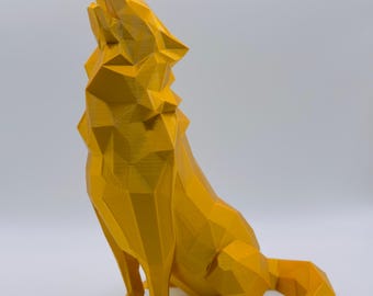 Geometric Wolf Statue: Wild Animal Sculpture, Office Desk Decor