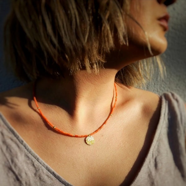 Collier corail pour femme, collier de perles oranges, pendentif rond en or, cadeau de Noël bijoux en pierres précieuses faits main, bijoux bohèmes, bijoux orange