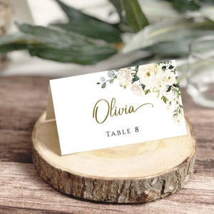 Plantilla de tarjeta de lugar de boda, tarjetas de nombre de boda con vegetación y flores blancas, tarjetas de lugar planas y de carpa editables e imprimibles, decoración de mesa.