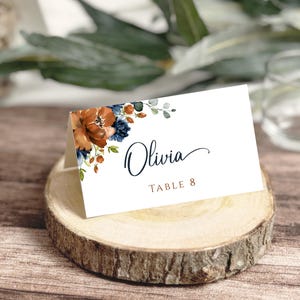 Plantilla para tarjeta de lugar de boda, tarjetas de nombre de boda en azul marino y terracota, tarjetas de lugar planas y en forma de carpa editables e imprimibles, decoración de mesa de boda