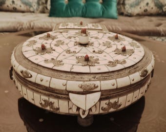 Vintage Moroccan Round Jewelry Box – Hand-Engraved Bone Inlays & Coral Stones