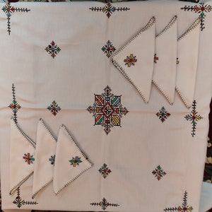 Conjunto de toalha de mesa marroquina vibrante com bordados coloridos - 6 guardanapos incluídos