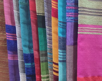 Marokkanischer handgewebter Schal aus Kaktusseide in verschiedenen Farben
