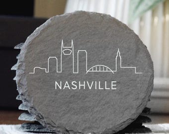 Posavasos de pizarra de una sola línea con el horizonte de Nashville, TN - Hechos a mano