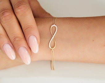 Infinity Pattern Gold Bracelet