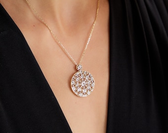 Italian Star Round Filigree Gold Necklace - Suitable for Daily Use, Gift for Girlfriend