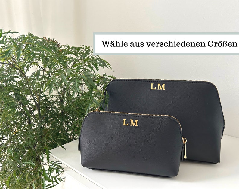 Personalisierte Kosmetiktaschen mit Initialen und Anfangsbuchstaben aus Kunstleder. Die Schminktasche ist perfekt als Geschenk zu Weihnachten und Geburtstag für jede Frau.