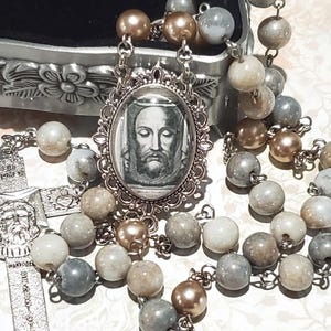 HOLY FACE of Jesus Chaplet, Shiny Gray/Tan/White Ceramic Beads, Glass Inlay Medallion, Silver Tone, w/Instructions, Chaplet of the Holy Face