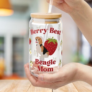 Beagle Mom Beer Can Glass with Bamboo Lid, Beagle Dog Mom Glass Mug, Dog Lover Gift, Beagle Iced Coffee Cup, Mothers Day Gift, Beagle Gift