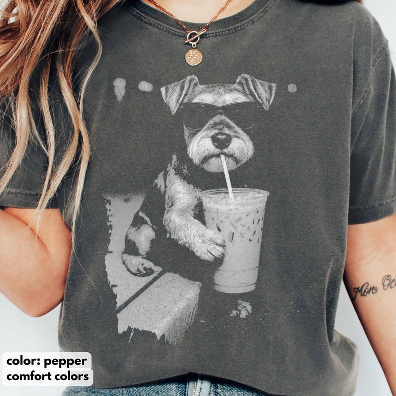 Comfort Colors Funny Schnauzer Drinking Iced Coffee Shirt, Vintage Dog Sweatshirt, Schnauzer Shirt, Dog Dad Unisex, Dog Lover Shirt Gift imagem 1