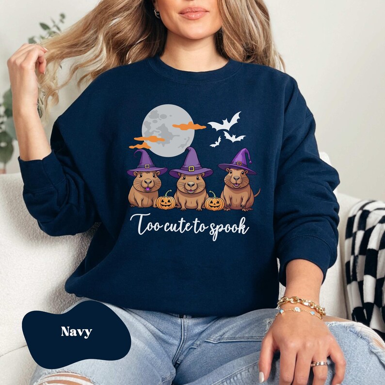 Capybara Halloween Sweatshirt, Capybara Gift, Halloween Capybara Shirt, Rodent Sweatshirt, Spooky Capybara Crewneck, Cute Capybara Shirt afbeelding 5