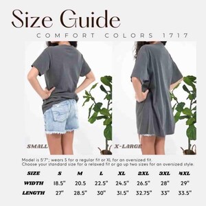 Pu&ograve; includere: Guida alle taglie per una t-shirt con misure in pollici per le taglie S, M, L, XL, 2XL, 3XL e 4XL. La modella &egrave; alta 1,70 m e indossa una taglia S per una vestibilit&agrave; regolare o una taglia XL per una vestibilit&agrave; oversize. Scegli la tua taglia standard per una vestibilit&agrave; rilassata o aumenta di due taglie per una vestibilit&agrave; oversize.