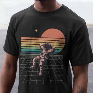 ASTRONAUT is CHILLIN the MOST, je nieuwe favoriete shirt! Vliegen in de ruimte, retro-vintagestijl, T-shirt comfortabele kleuren, shirt astronaut