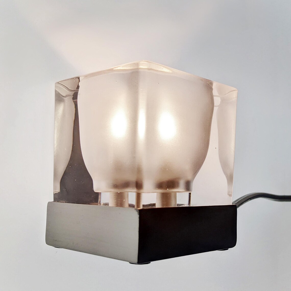 Vintage By What's! Glass Cube Table Lamp – Frosted Inner Shade, G4 Accent Light, 2003, foto 3 di 5